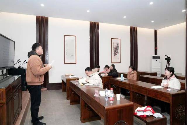 成都女博士二十多分钟背诵83首古诗词<strong></p>
<p>中币网交易平台合法吗</strong>，获杜甫草堂终身免票：两个月背了超6400字