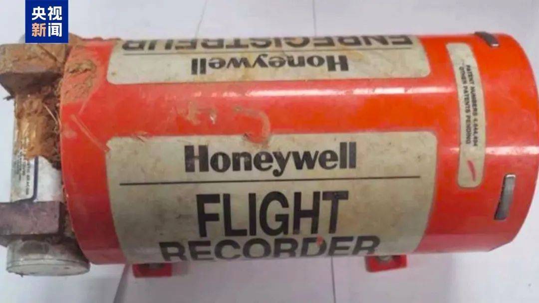 韩国空难机长最后动作曝光<strong></p>
<p>多比交易平台</strong>，“他可能一直紧握操纵杆坚持到了最后”！涉嫌职务过失致死，涉事航司高管被禁止出国！调查中飞机残骸再次起火