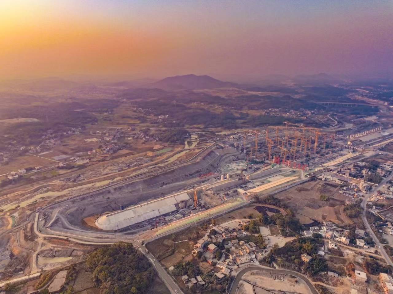 广西争夺“流量”：不止造运河<strong></p>
<p>安币交易平台</strong>，还造跨海大桥