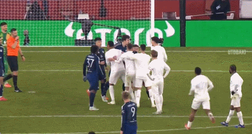 暴怒马奎尔怒斥哈弗茨和裁判<strong></p>
<p>交易服务平台</strong>，拉都拉不住最后无奈地笑了