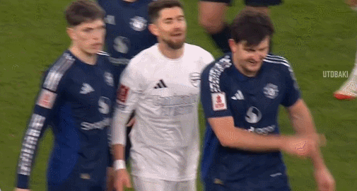 暴怒马奎尔怒斥哈弗茨和裁判<strong></p>
<p>交易服务平台</strong>，拉都拉不住最后无奈地笑了