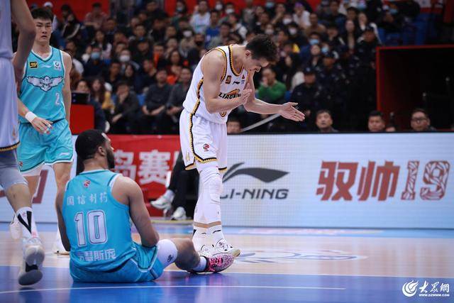 热血沸腾！青岛男篮最后三分钟14-0绝地翻盘<strong></p>
<p>交易服务平台</strong>，队史首次单赛季双杀辽宁