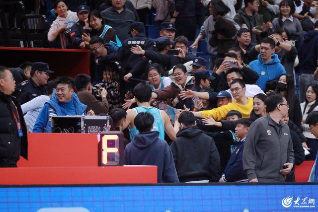 热血沸腾！青岛男篮最后三分钟14-0绝地翻盘<strong></p>
<p>交易服务平台</strong>，队史首次单赛季双杀辽宁