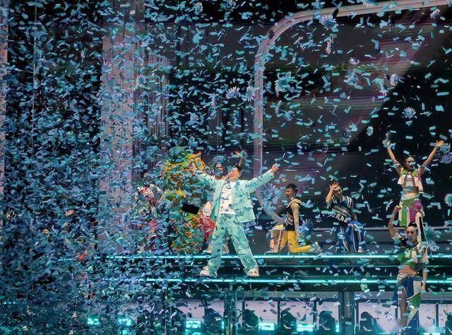 刘德华演唱会实录：表演滑跪失败<strong></p>
<p>交易服务平台</strong>，甄子丹舒淇任达华台下蹦迪