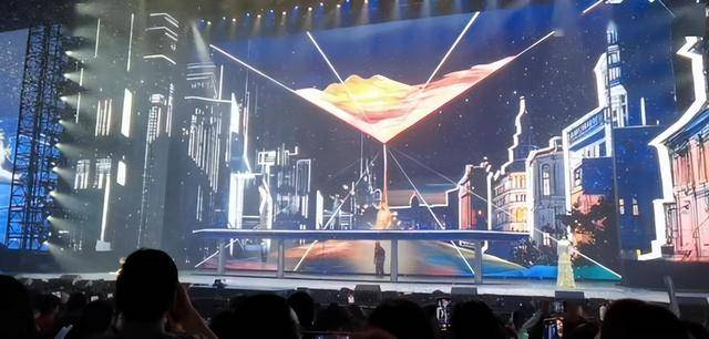 刘德华演唱会实录：表演滑跪失败<strong></p>
<p>交易服务平台</strong>，甄子丹舒淇任达华台下蹦迪