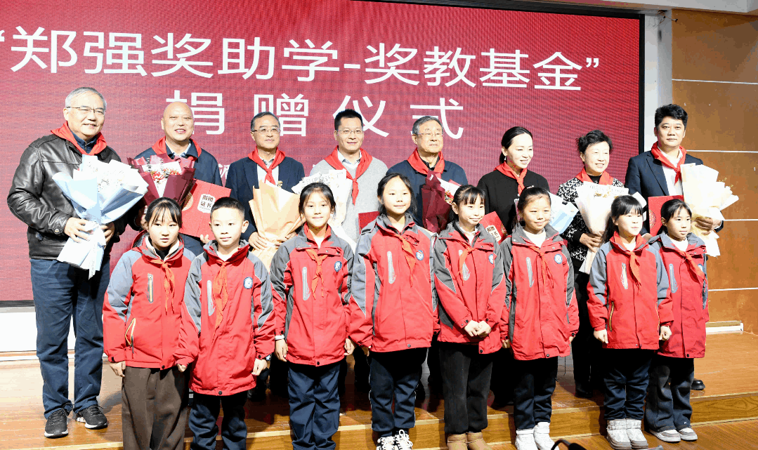 “网红教授”郑强重回贵州<strong></p>
<p>币安交易平台app</strong>，“郑强奖助学-奖教基金”已获捐赠416万余元