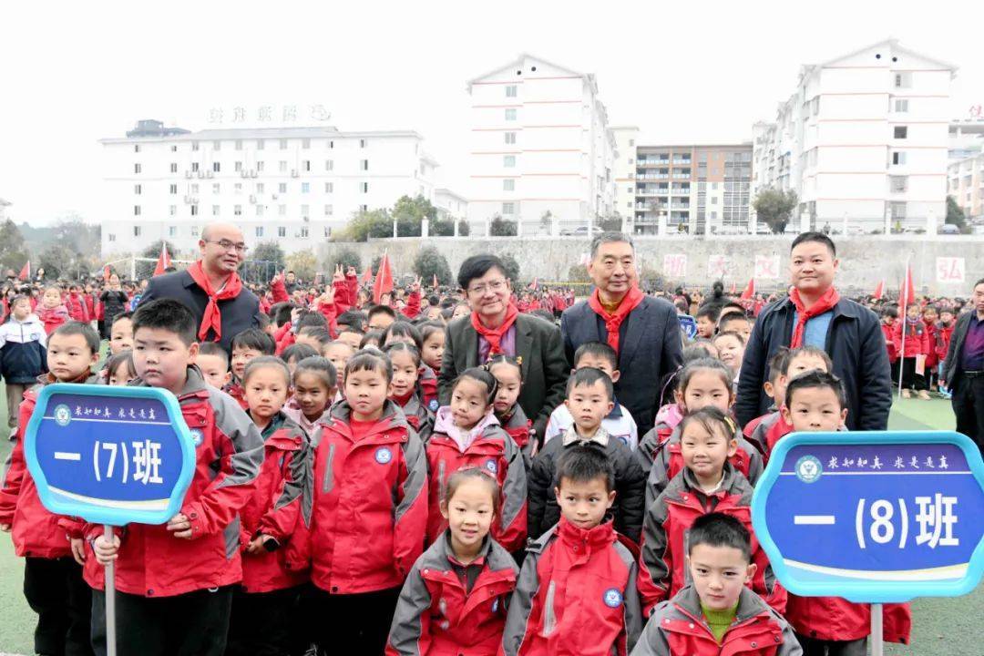 “网红教授”郑强重回贵州<strong></p>
<p>币安交易平台app</strong>，“郑强奖助学-奖教基金”已获捐赠416万余元