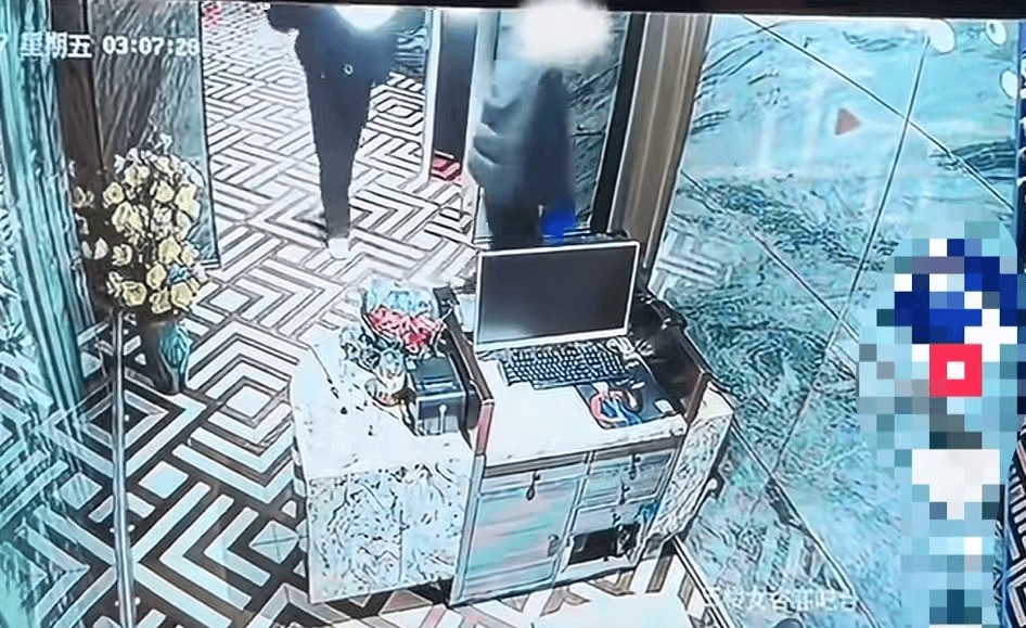 山西一女子在酒店洗浴时被陌生男子闯入！酒店回应