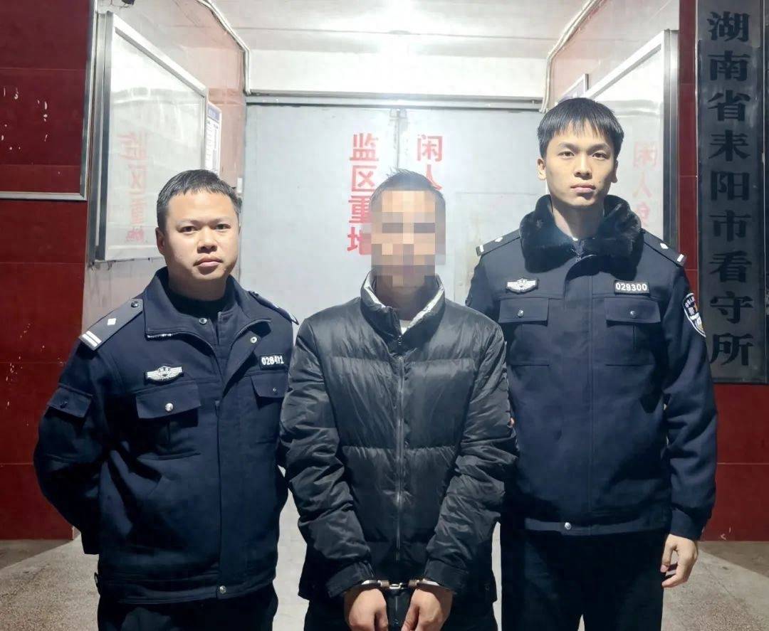 湖南耒阳一男子与邻居产生矛盾<strong></p>
<p>安币网交易平台</strong>，将其打成重伤不治身亡，隐姓埋名潜逃26年落网