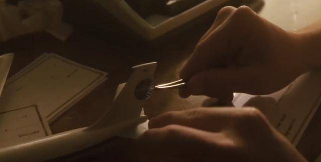 为什么登机牌越来越薄<strong></p>
<p>安币网交易平台</strong>，火车票却越来越厚？