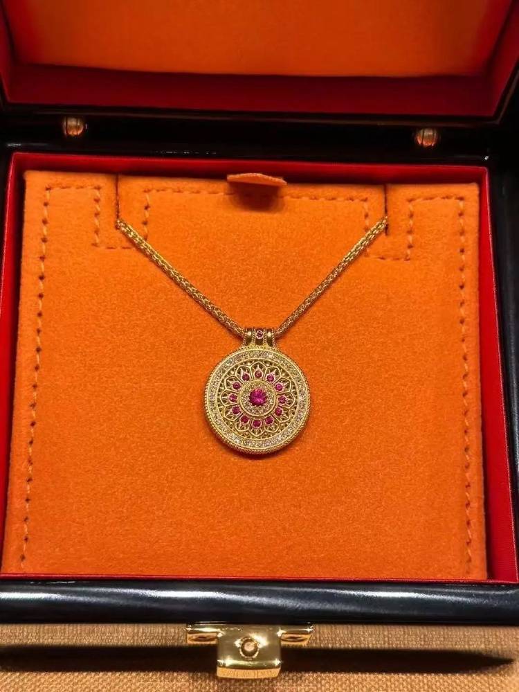 金价突破860元/克<strong></p>
<p>金元币交易平台</strong>，有人跨城买：排了好长的队，下手晚了就抢光