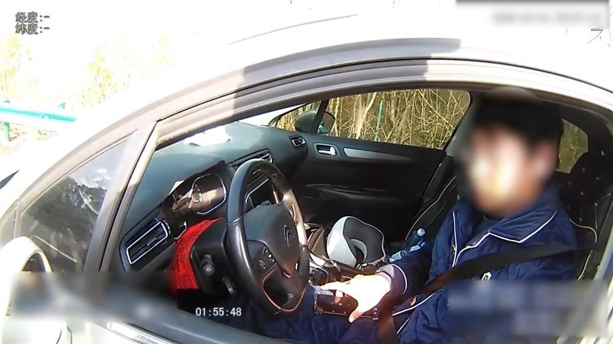 “是多么重要的会议？一定要在高速公路上开？”<strong></p>
<p>金元币交易平台</strong>，驾驶员在应急车道停车开会被扣9分罚200元