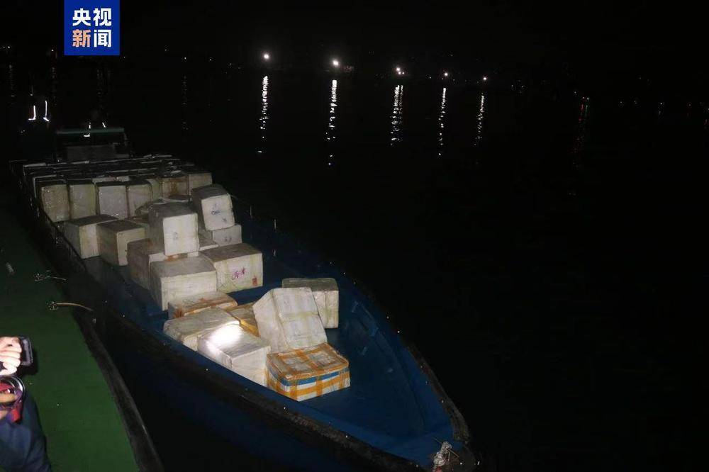 共计4.13吨<strong></p>
<p>中币交易平台</strong>！广西北海海警查获一起涉嫌走私水果案