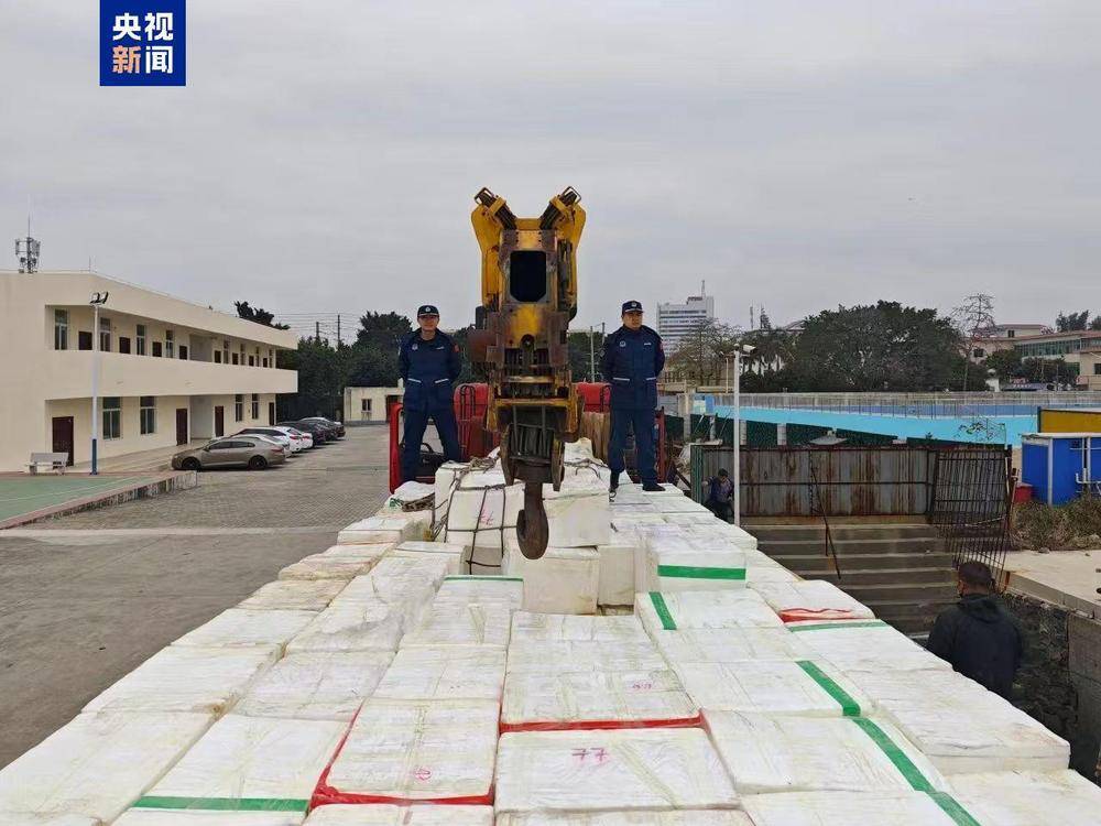 共计4.13吨<strong></p>
<p>中币交易平台</strong>！广西北海海警查获一起涉嫌走私水果案