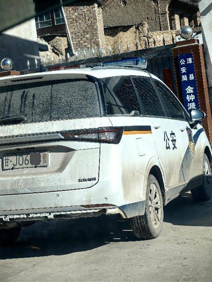 警车把农用车“别进”沟里<strong></p>
<p>中币网交易平台</strong>，三个问题需要澄清