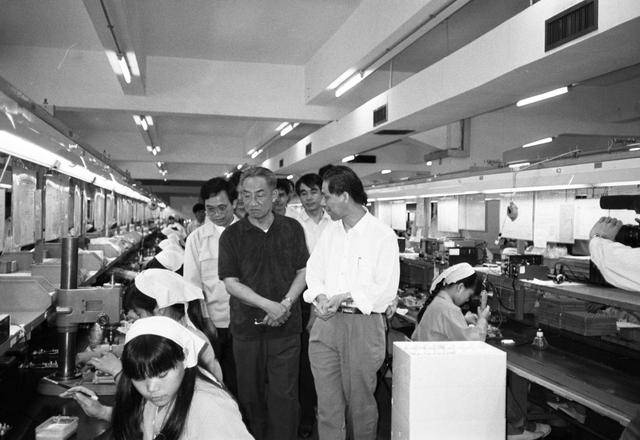 邹家华同志生平照片