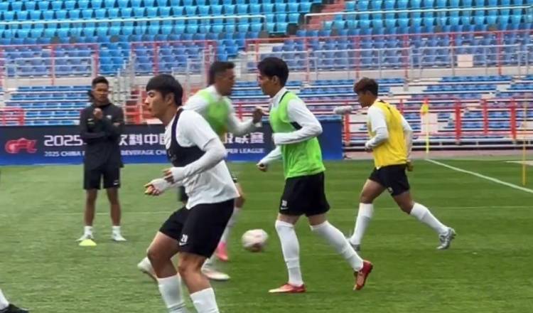 小奥斯卡缺席玉昆赛前踩场<strong></p>
<p>币市交易平台</strong>，安德森：明天对阵国安能不能踢待确认