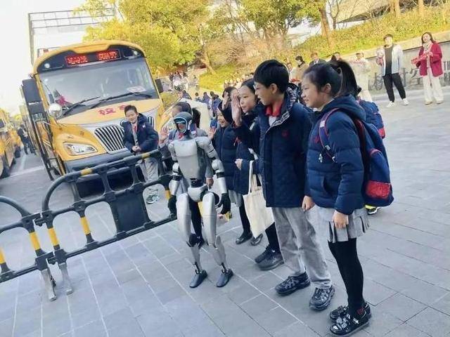 怪不得宇树机器人抢不到！抢到的人已经开始赚钱：租出去<strong></p>
<p>数字币交易平台</strong>，一天收费5000元至1.5万元