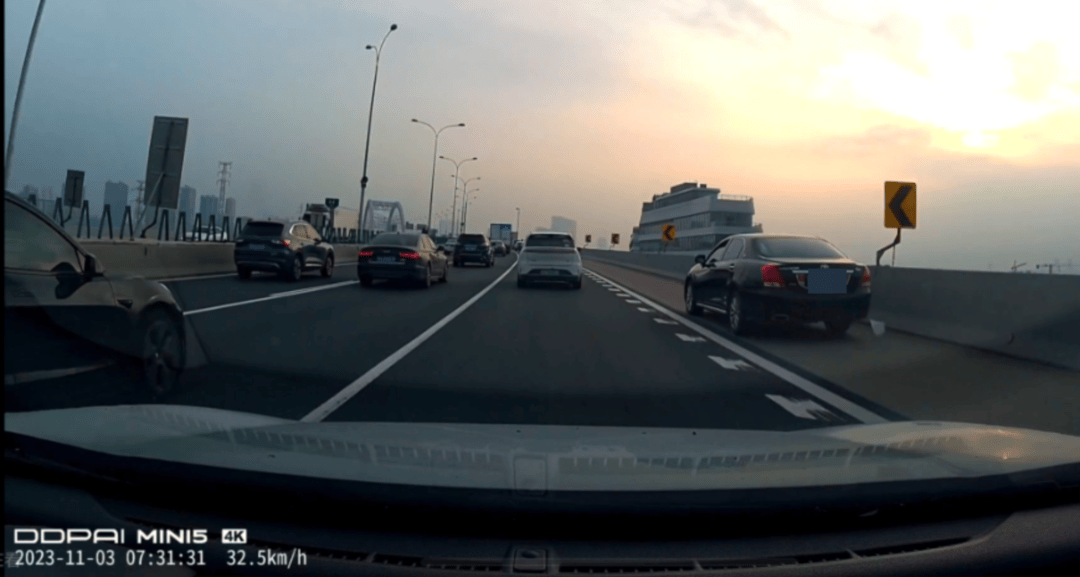 “不服气”总有车辆占应急道<strong></p>
<p>加密货币交易平台排名</strong>？广州“野生摄像头”一年举报违章2277起｜封面头条