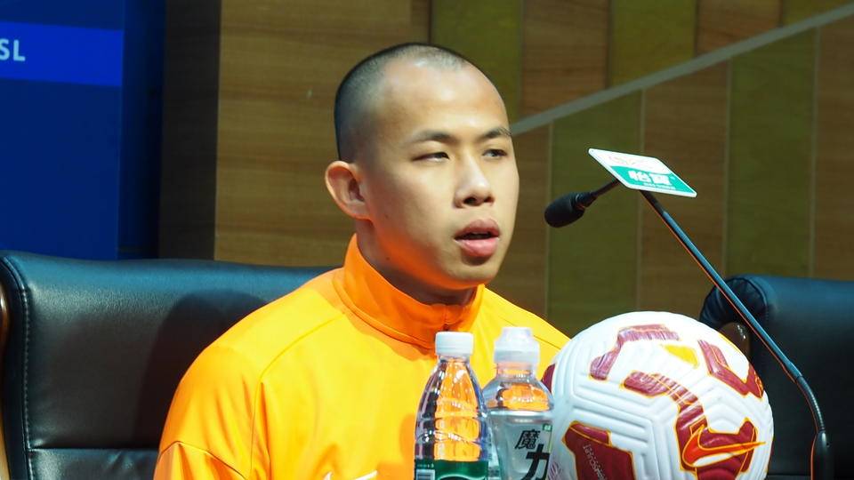 中超|山东泰山与大连英博赛前发布会<strong></p>
<p>买卖交易平台有哪些</strong>，崔康熙感冒痊愈现身会场