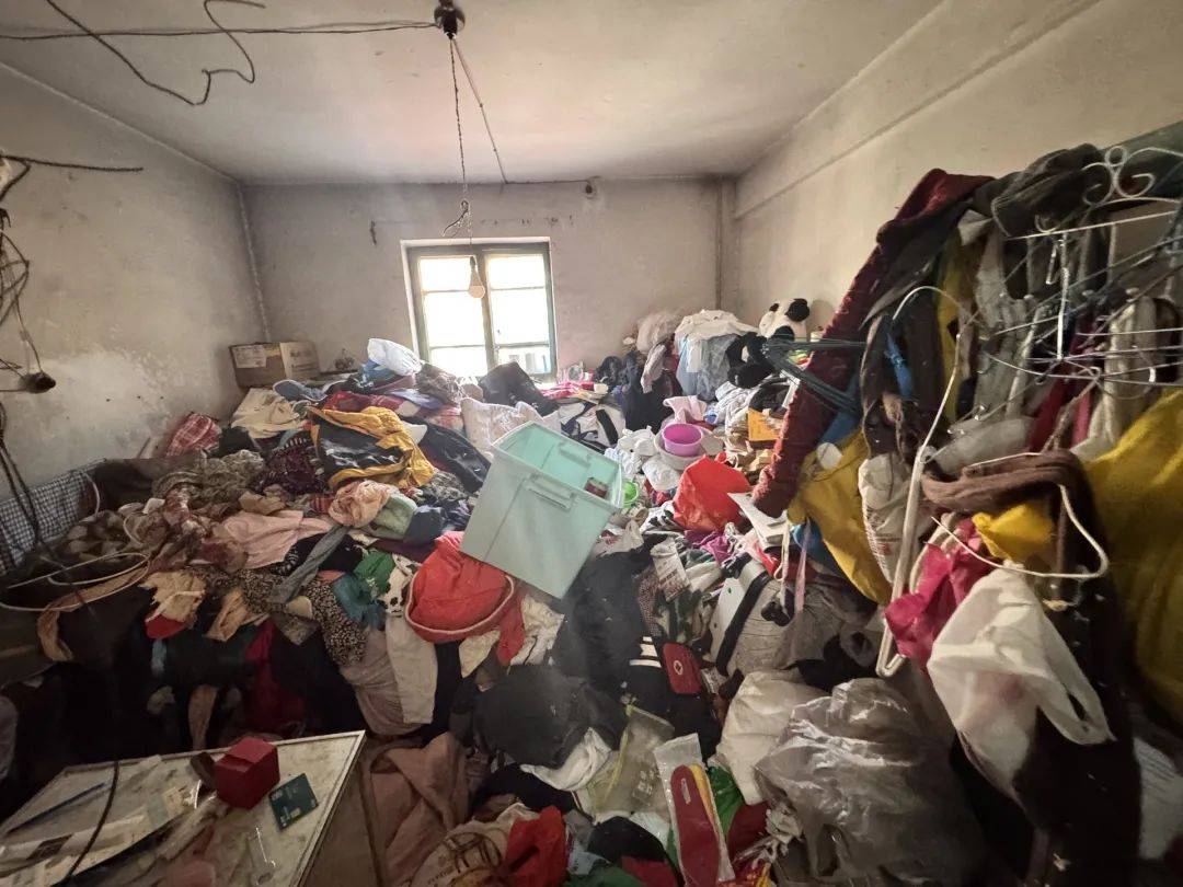 退休金超9000<strong></p>
<p>买卖交易平台有哪些</strong>，91岁老人家中却“垃圾成山”！原因心酸