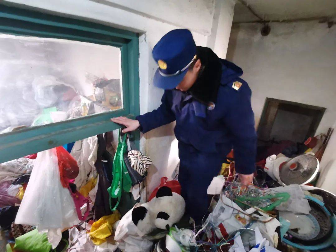 退休金超9000<strong></p>
<p>买卖交易平台有哪些</strong>，91岁老人家中却“垃圾成山”！原因心酸