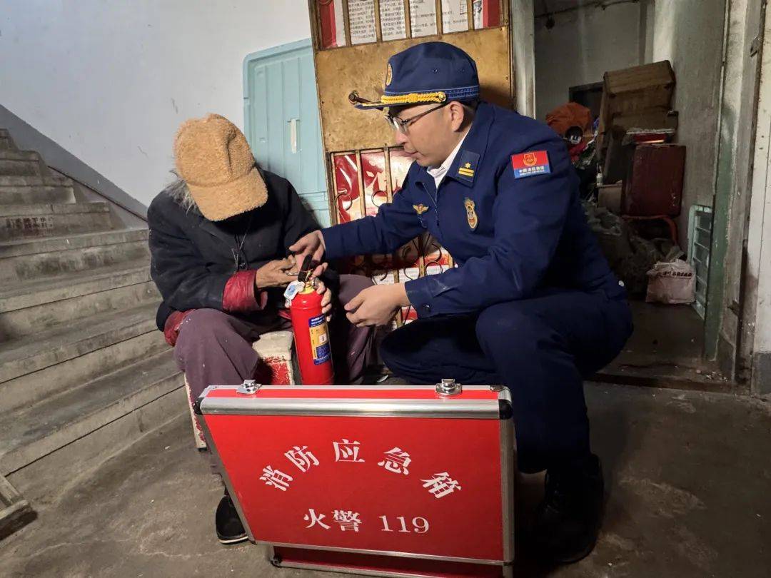 退休金超9000<strong></p>
<p>买卖交易平台有哪些</strong>，91岁老人家中却“垃圾成山”！原因心酸