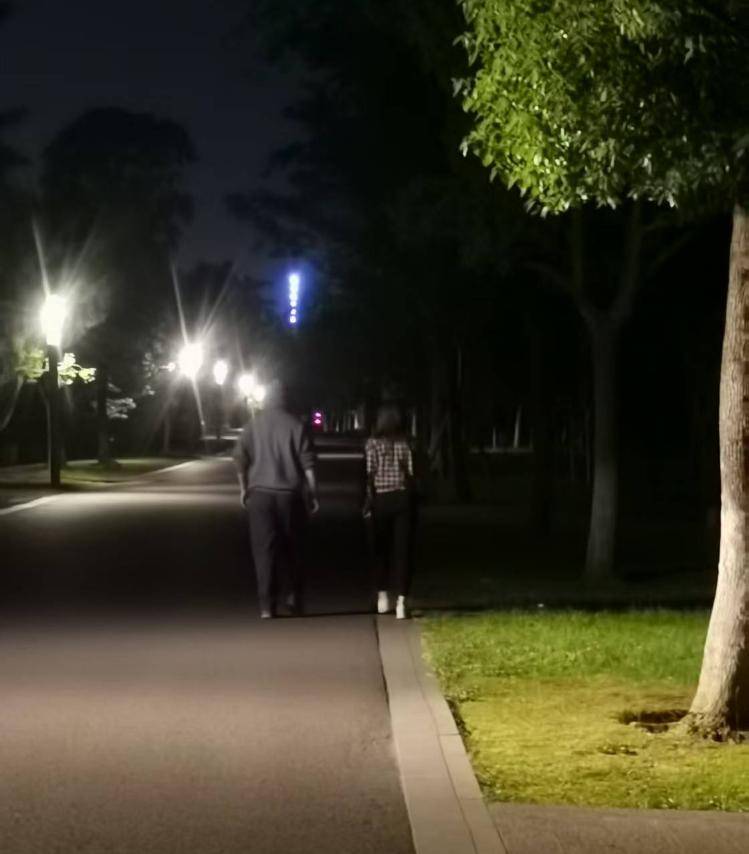 33岁单身女护士公园邂逅58岁已婚教授<strong></p>
<p>买卖交易平台有哪些</strong>，怀孕后对方两帆布口袋装400万了断，她再次索要600万被判三缓五