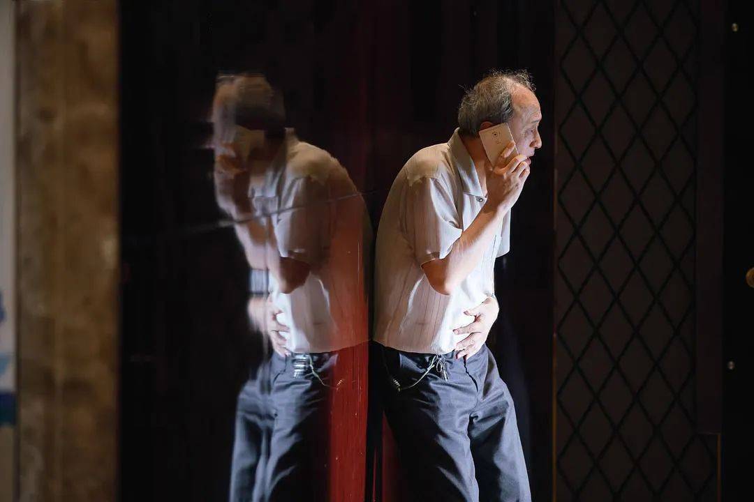 怕被子女掏空棺材本的老人<strong></p>
<p>炒平台币</strong>，开始“养老防儿”