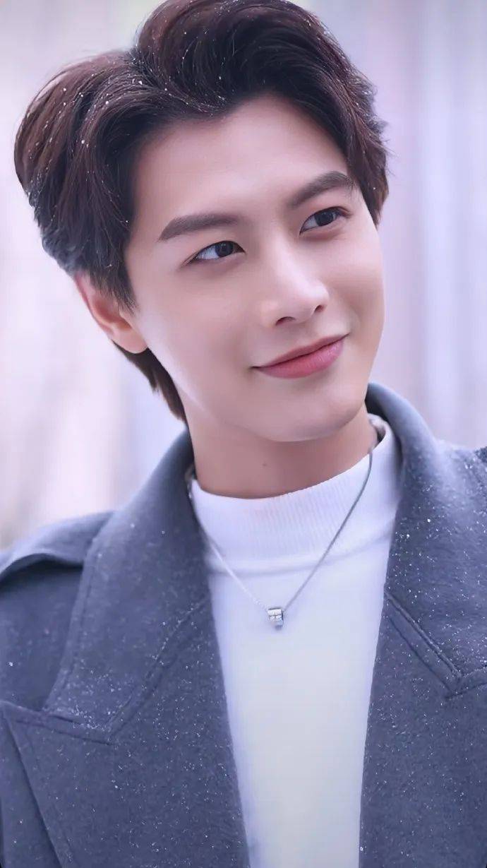 “顶流”演员被曝出轨塌房<strong></p>
<p>平台交易</strong>！于正紧急换角！