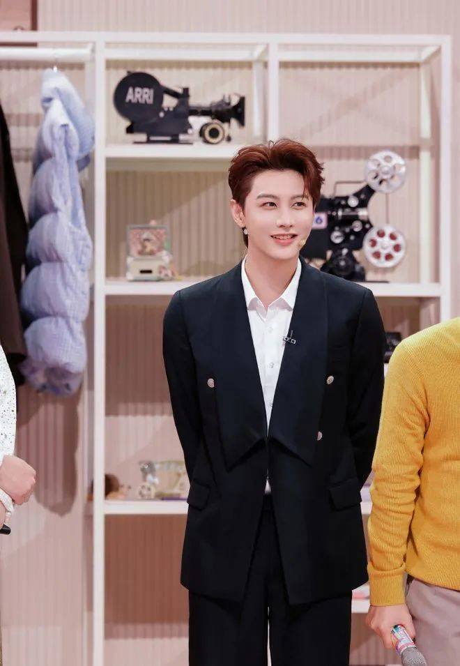 “顶流”演员被曝出轨塌房<strong></p>
<p>平台交易</strong>！于正紧急换角！