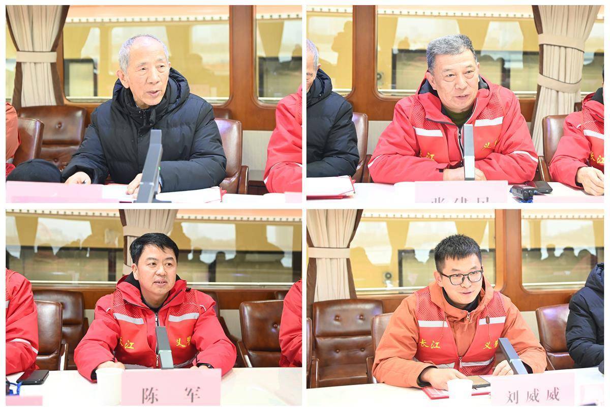 “江城平安号”船艇上<strong></p>
<p>鄂尔多斯交易中心平台</strong>，吴天祥、刘威威等被聘为“长江义警”