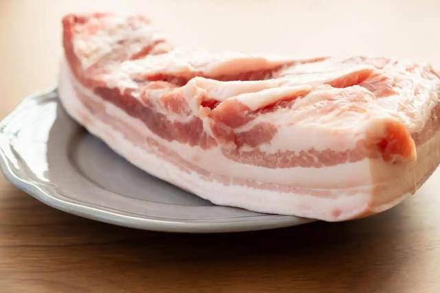 长期吃久冻的肉危害大<strong></p>
<p>公信宝哪个平台交易</strong>？冰箱里的肉冻多久就不能吃了？医生说清楚