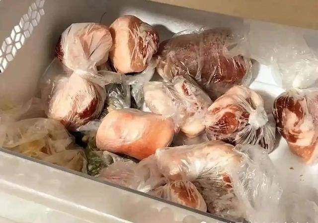 长期吃久冻的肉危害大<strong></p>
<p>公信宝哪个平台交易</strong>？冰箱里的肉冻多久就不能吃了？医生说清楚