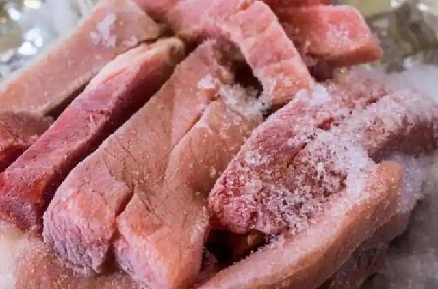 长期吃久冻的肉危害大<strong></p>
<p>公信宝哪个平台交易</strong>？冰箱里的肉冻多久就不能吃了？医生说清楚