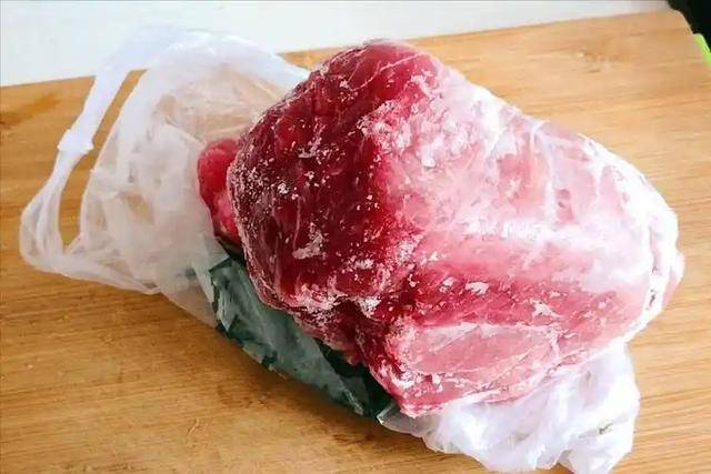 长期吃久冻的肉危害大<strong></p>
<p>公信宝哪个平台交易</strong>？冰箱里的肉冻多久就不能吃了？医生说清楚