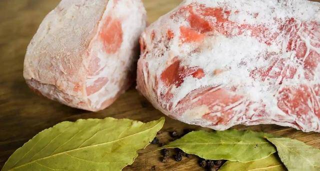 长期吃久冻的肉危害大<strong></p>
<p>公信宝哪个平台交易</strong>？冰箱里的肉冻多久就不能吃了？医生说清楚