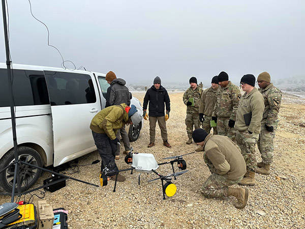 “在无人机技术上<strong></p>
<p>交易所平台</strong>，还没有一家美国公司能跟得上乌克兰”