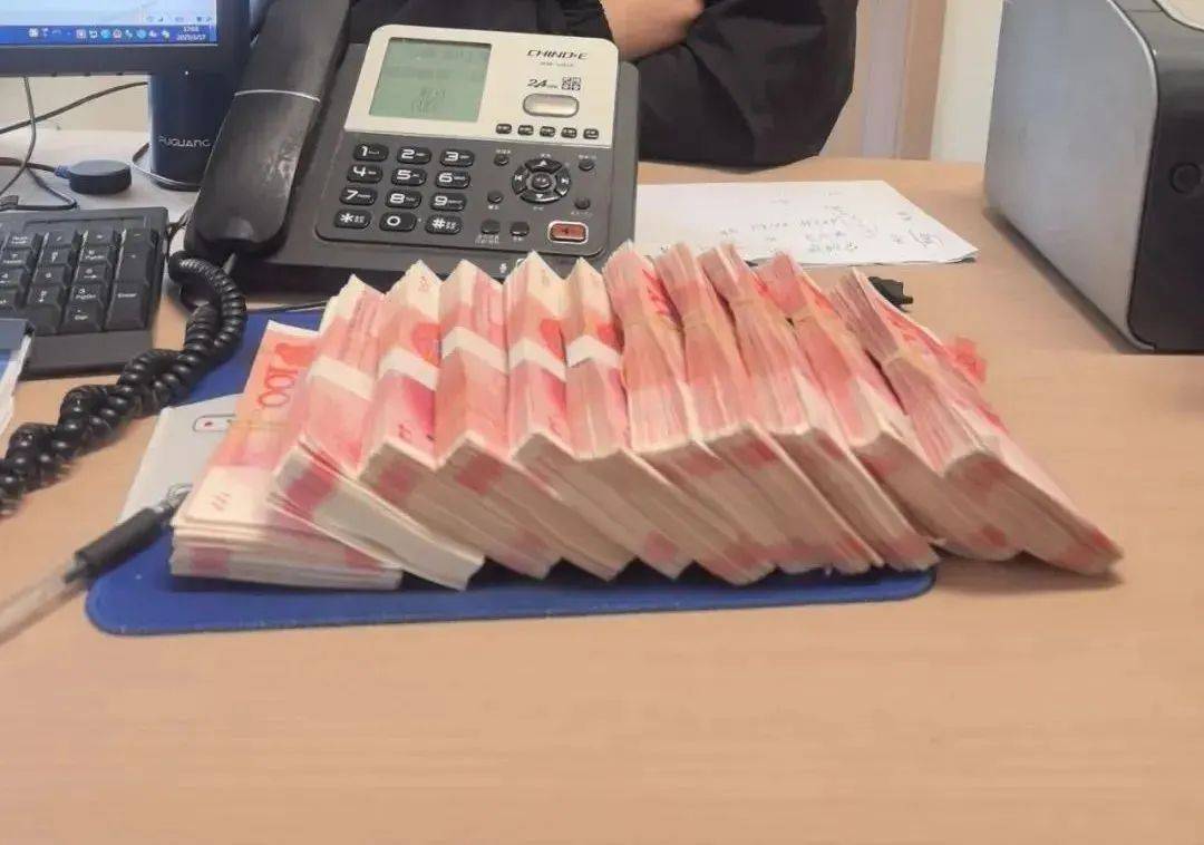 快递当场开箱：108000元现金<strong></p>
<p>币创网交易平台</strong>！浙江男子傻眼了