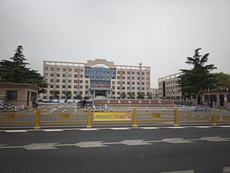 山东一任教31年教师临近退休突遭解聘<strong></p>
<p>数字交易平台</strong>，学校回应