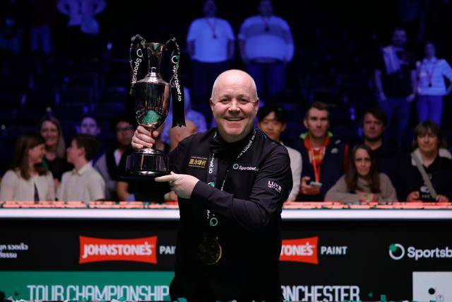 宝刀未老<strong></p>
<p>百币网交易平台app</strong>！希金斯斩获2025斯诺克巡回锦标赛冠军