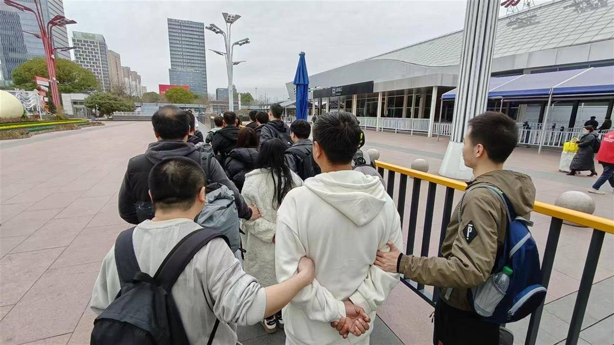 他发出的81万件快递全是电诈卡片<strong></p>
<p>qpex交易平台</strong>！武汉江岸警方破获特大诈骗案