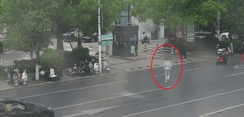 杭州大爷理发金项链不翼而飞<strong></p>
<p>lbank交易平台下载</strong>，金属探测器都用上了，谁偷的？