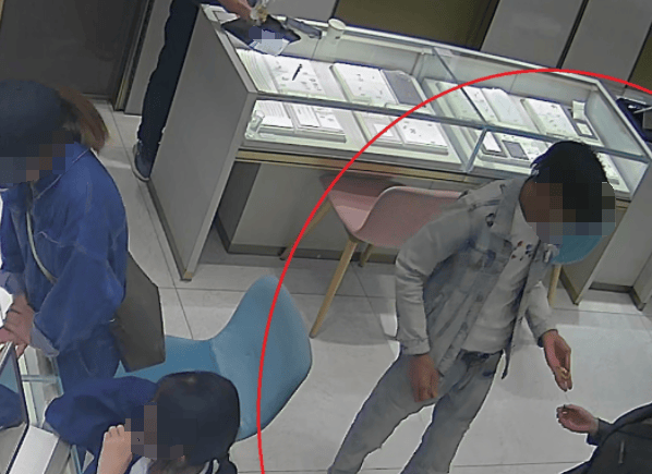 杭州大爷理发金项链不翼而飞<strong></p>
<p>lbank交易平台下载</strong>，金属探测器都用上了，谁偷的？