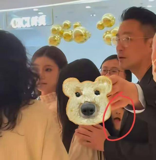 大S儿女回北京<strong></p>
<p>交易玉器平台</strong>，张兰拉着小玥儿逛街，网友夸汪小菲好帅