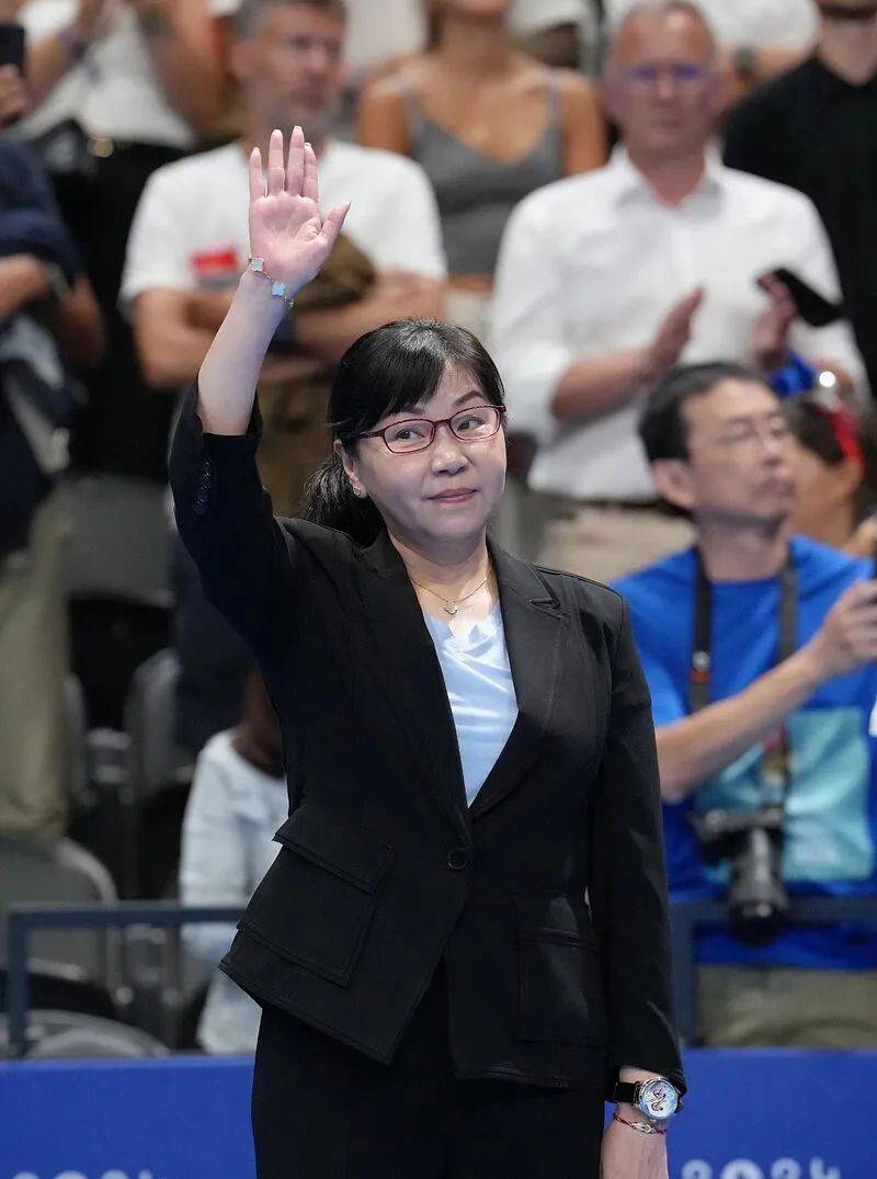 新任领导班子亮相！周继红当选中国泳协主席