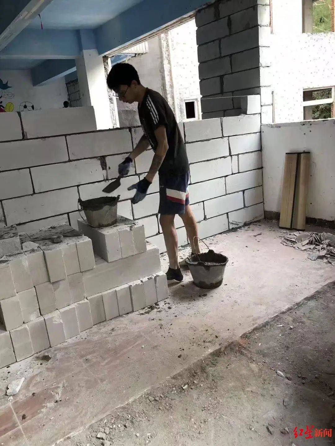 小伙搬砖9年攒200万<strong></p>
<p>bitbay交易平台</strong>，修别墅买车：宁愿不要这些钱，若时间倒流想好好读书