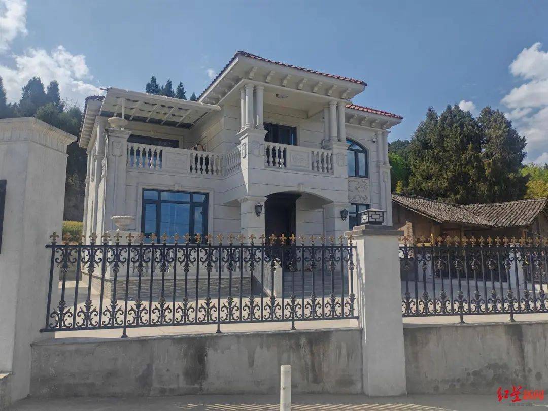 小伙搬砖9年攒200万<strong></p>
<p>bitbay交易平台</strong>，修别墅买车：宁愿不要这些钱，若时间倒流想好好读书