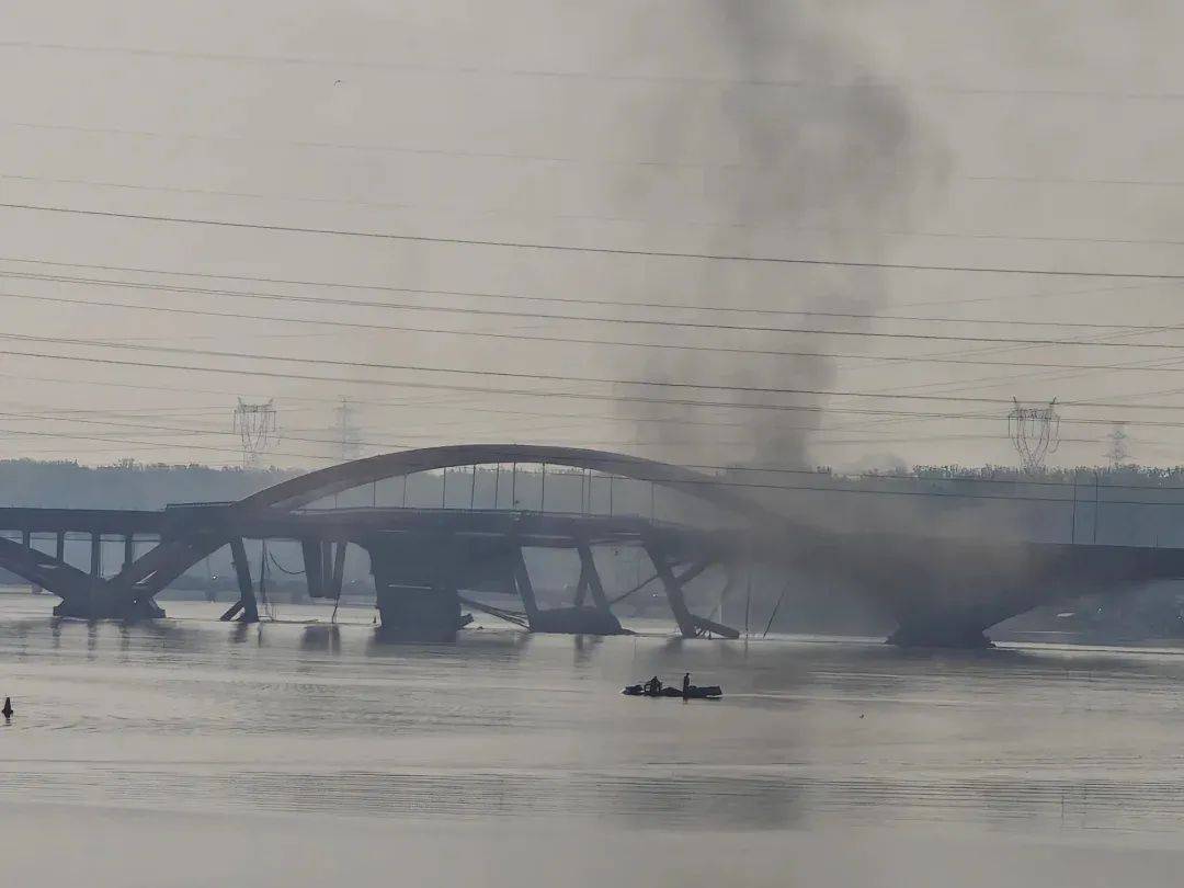 北京潮白河大桥部分路段起火坍塌<strong></p>
<p>exx交易平台怎么样</strong>，官方：原因正调查