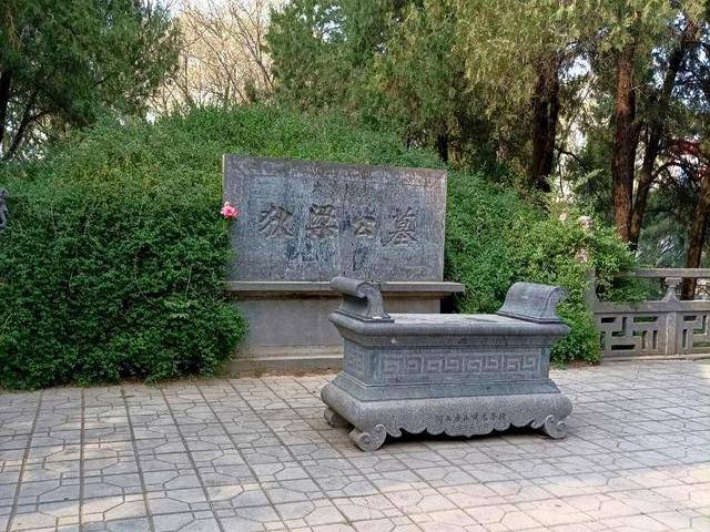 洛阳白马寺存争议的狄仁杰墓挂牌<strong></p>
<p>exx交易平台怎么样</strong>，当地回应：确认就是狄仁杰墓